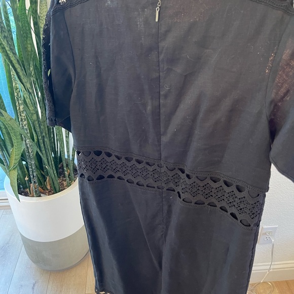 Cotton and lace dress, above the knee, zipper in back. - Picture 5 of 5